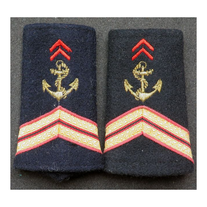 Paire de fourreau d'épaule de sergent engagé des troupes de marine
