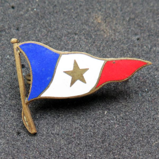 insigne du fanion émaillé français avec étoile en son centre ? largeur 3 cm