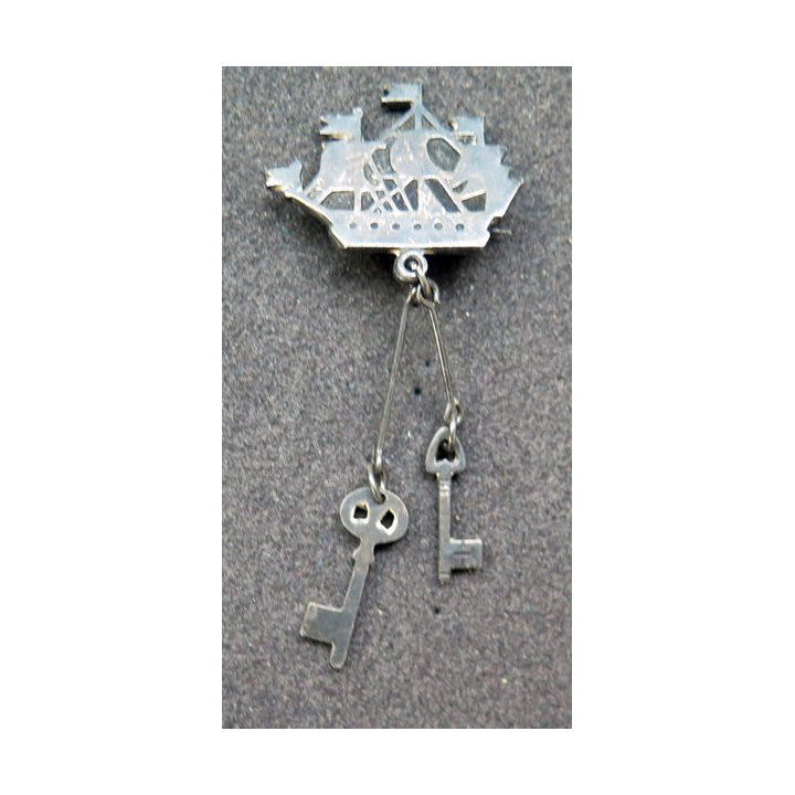 insigne de voilier avec clés 