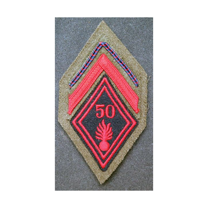LOSANGE DE BRAS MODÈLE 45 : 1° classe du 50° Régiment d'Infanterie sur tissu kaki