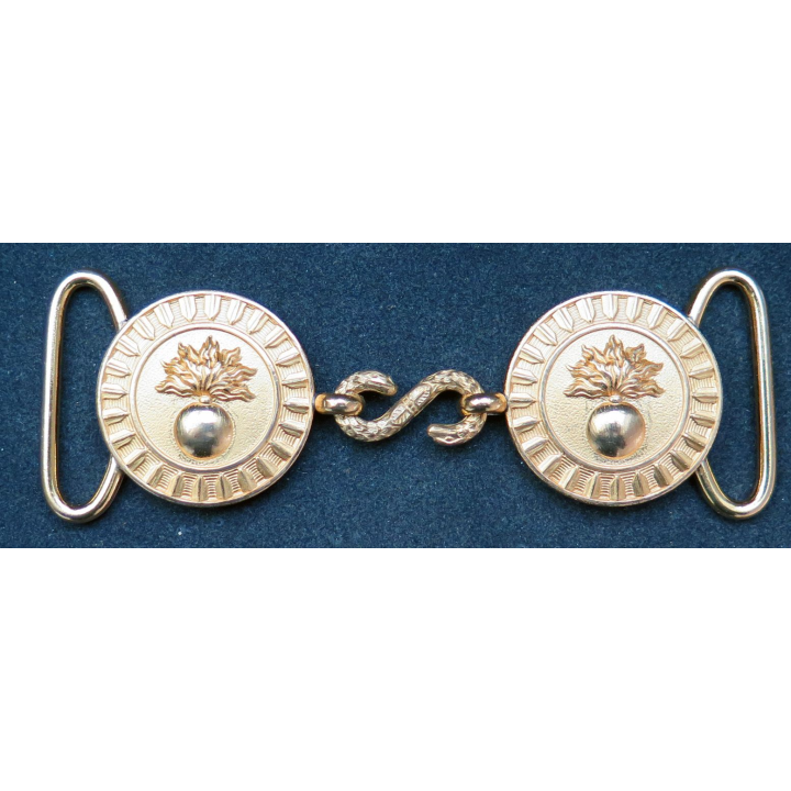 Agrafe à 2 médaillons diamètre 38 mm avec crochet pour ceinturon d'officier 