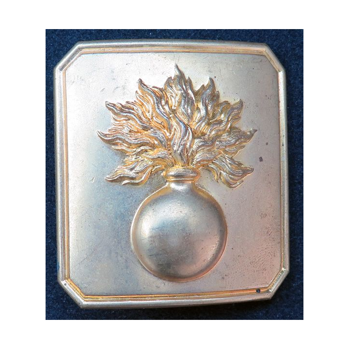 Plaque formant Agrafe pour ceinturon d'officier ou d'élève officier Grande Tenue 1976