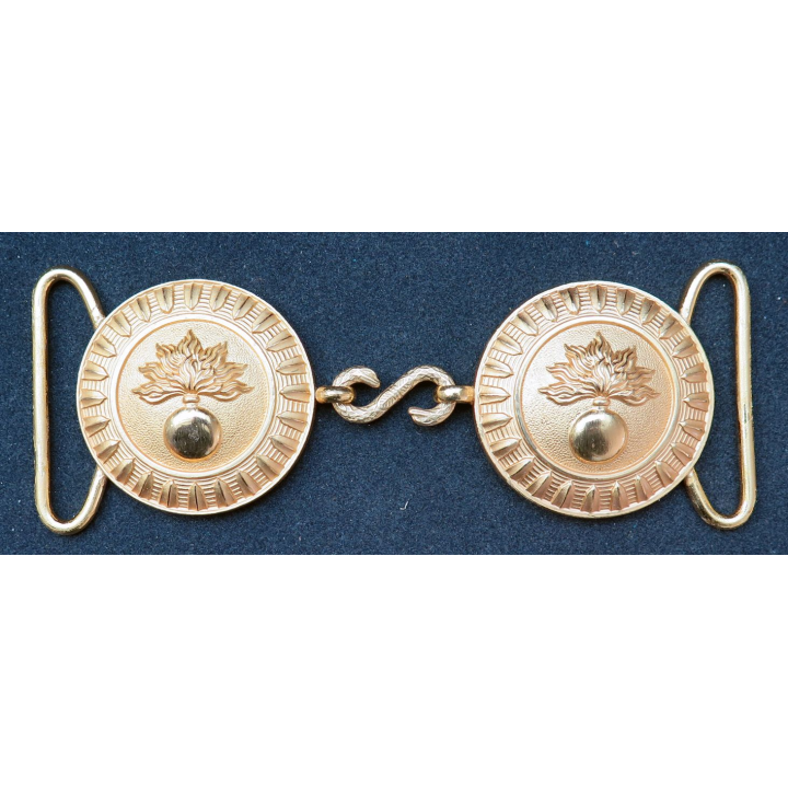 Agrafe à 2 médaillons diamètre 50 mm avec crochet pour ceinturon d'officier ESMIA