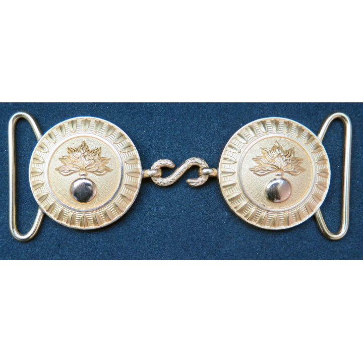 Agrafe à 2 médaillons diamètre 50 mm avec crochet pour ceinturon d'officier ESMIA