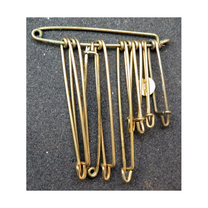 MILITARIA : lot de 10 épingles en laiton de dimensions variées