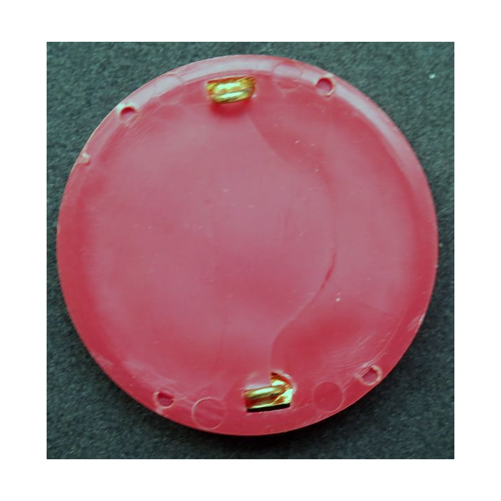 Insigne de béret de l'artillerie de fabrication Béraudy Vaure sur son support plastique rouge