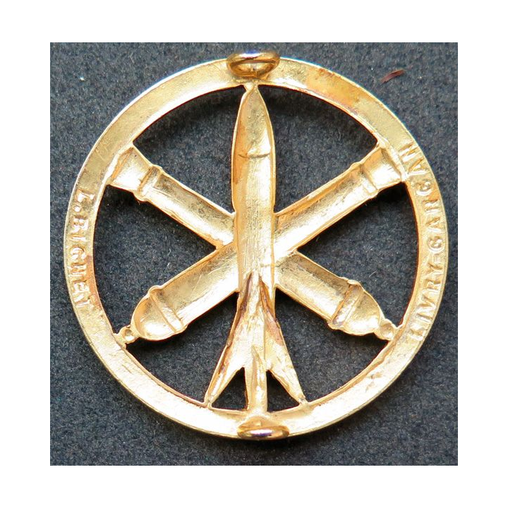 Insigne de béret de l'artillerie de fabrication Bichet