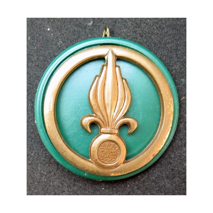 Insigne de béret de la légion Fabrication Drago Romainville G. 1772 sur son support vert