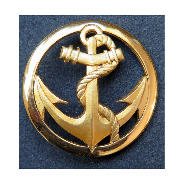 Insigne de béret des Troupes de Marine Fabrication Coinderoux sur support bleu Marine