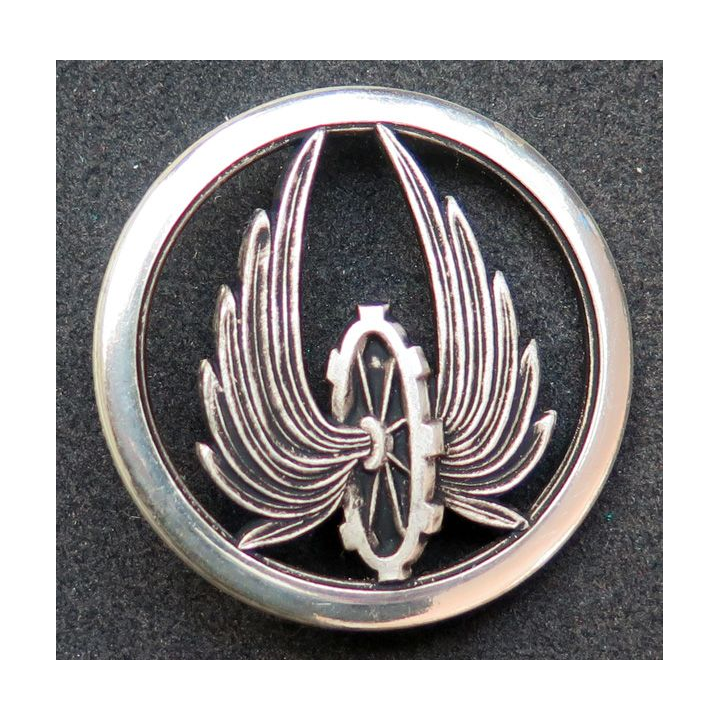 Insigne de béret du Train Fabrication Coinderoux sur support blanc