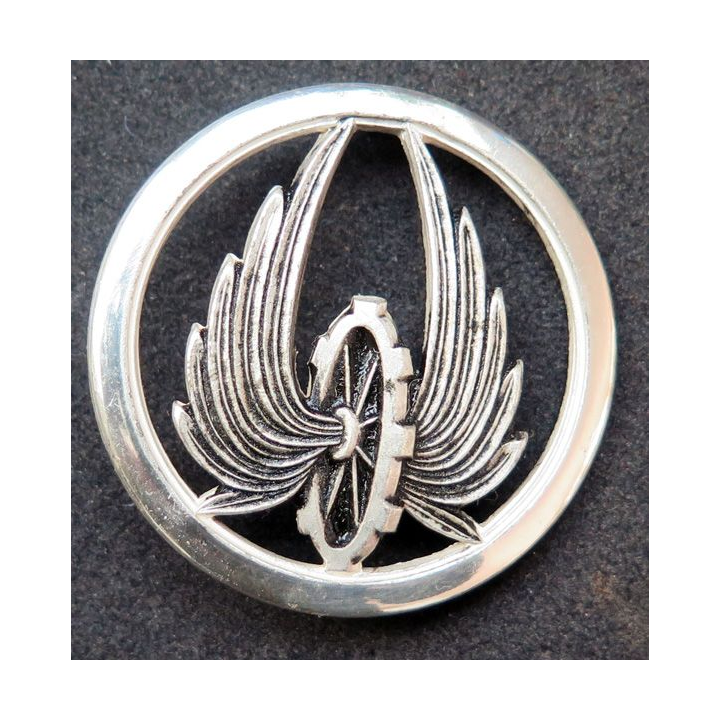 Insigne de béret du Train Fabrication Coinderoux sur support blanc
