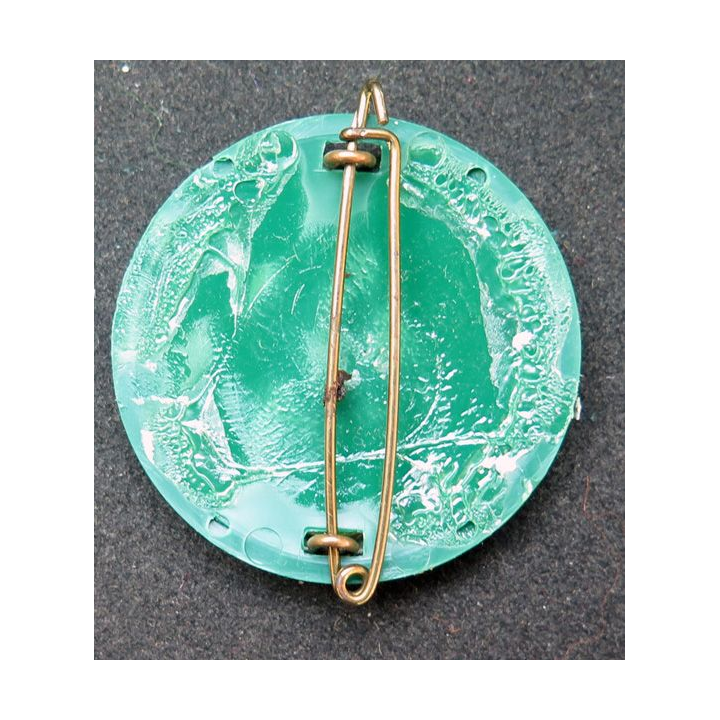 Insigne de béret de la légion Fabrication Balme sur son support vert