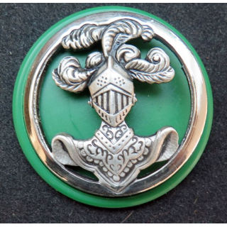 Insigne de béret de la Cavalerie Fabrication Arthus Bertrand sur son support vert