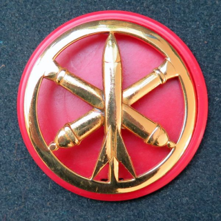 Insigne de béret de l'artillerie de fabrication Bichet