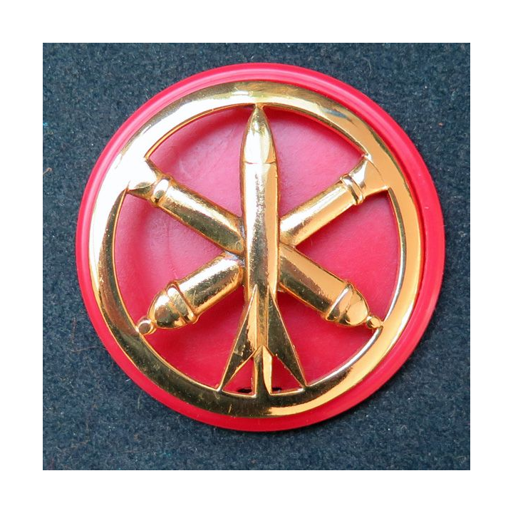 Insigne de béret de l'artillerie de fabrication Bichet