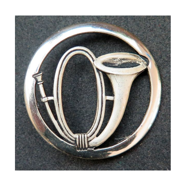 Insigne de béret de l'artillerie des Chasseurs alpins à pied Coinderoux sur son support plastique jonquille infanterie