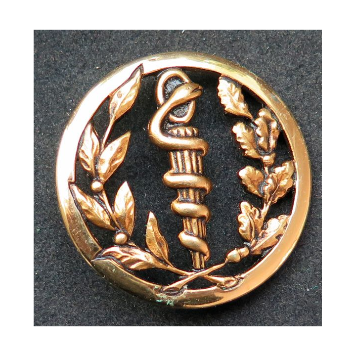 Insigne de béret du service de santé Coinderoux sur son support plastique gris perle