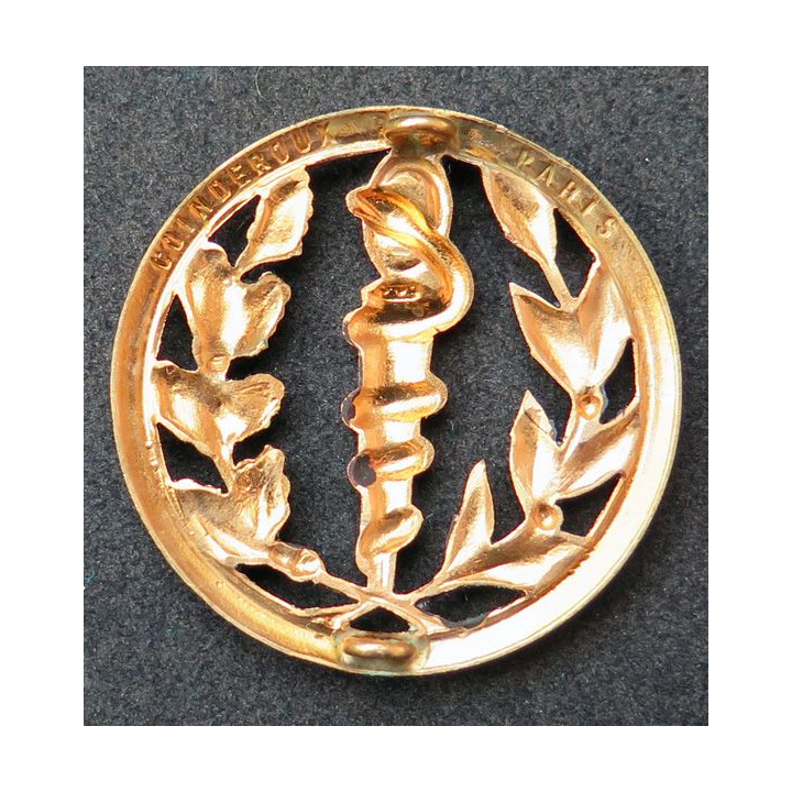 Insigne de béret du service de santé Coinderoux sur son support plastique gris perle