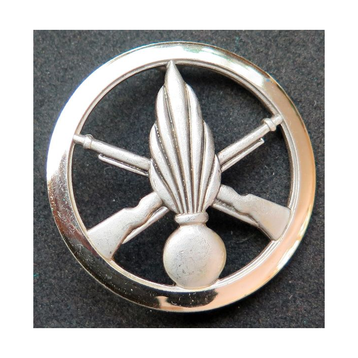 BILA : insigne de béret de l'infanterie ARGENTÉ de fabrication Aubert