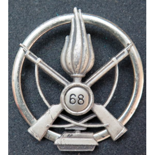 ITALIE : insigne de béret du 68° régiment d'infanterie mécanisée italienne fabrication milanaise