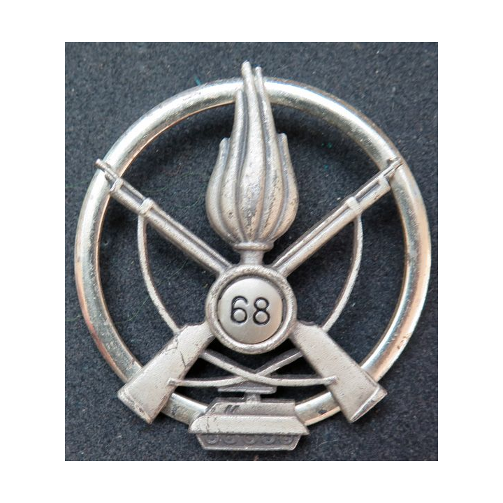 ITALIE : insigne de béret du 68° régiment d'infanterie mécanisée italienne fabrication milanaise