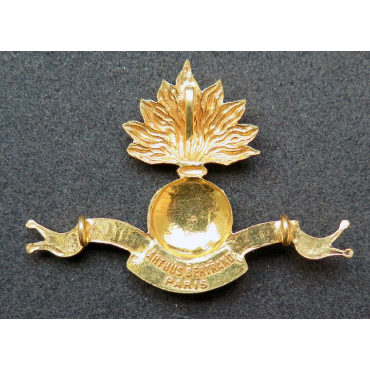 ESM : insigne de béret de l'école spéciale militaire de fabrication Arthus Bertrand Paris