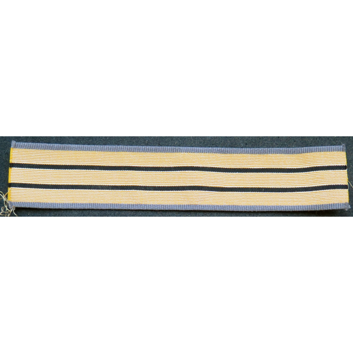 FRANCE : galon de Capitaine de gendarmerie aux bords gris de longueur 16,5 cm