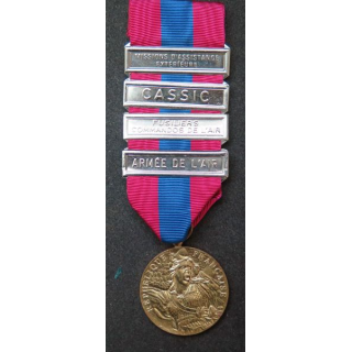 FRANCE : médaille de la défense nationale bronze doré avec 4 barrettes Armée de l'Air