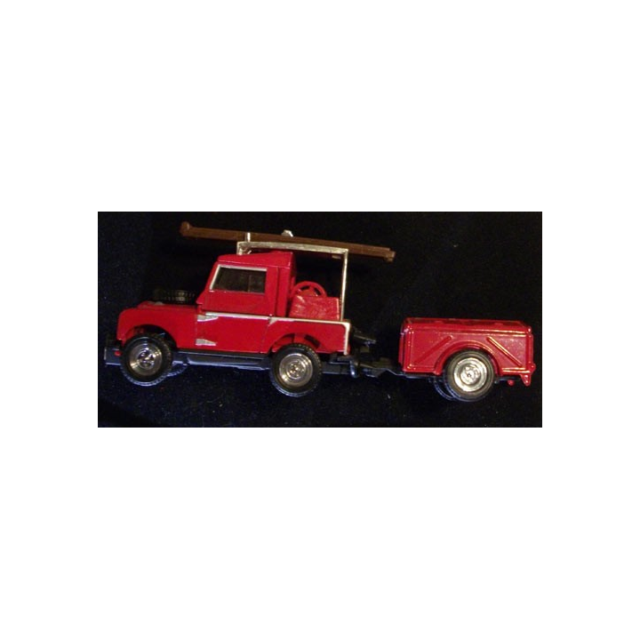 MATCHBOX MODELS OF YESTERYEAR YFE-2 1952 LAND ROVER FIRE TRUCK