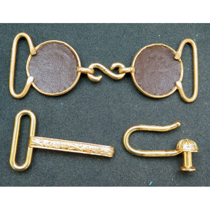 Agrafe à 2 médaillons diamètre 38 mm avec crochet pour ceinturon d'officier ou d'élève officier 1976