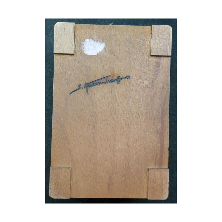 Boite sculptée en bois incrusté 13 x 9 x 5,5 cm signée S. Kolesnikoff