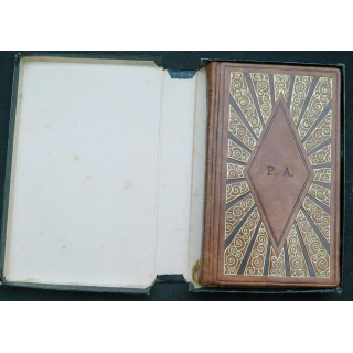 Missel de Sainte Famille aux initiales P. A. n° 140 1933  dans sa boite