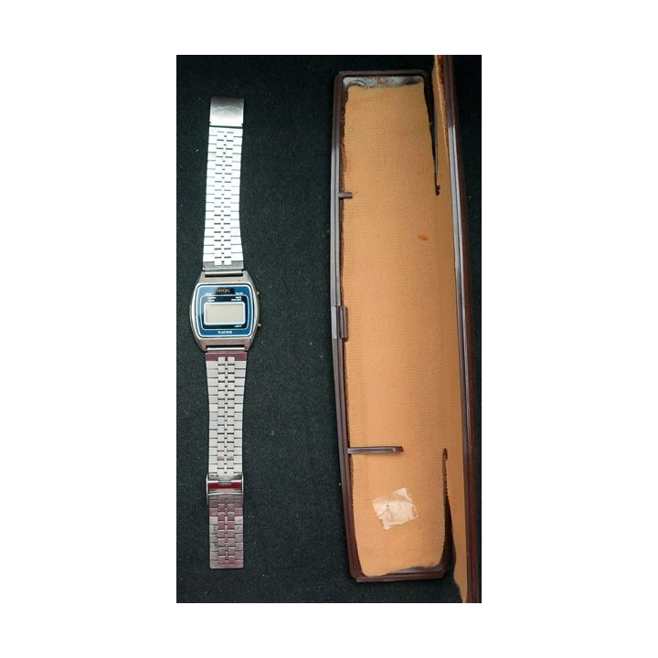 Montre Myon Flatline à quartz made in Hong Kong avec certificat d'achat 1981