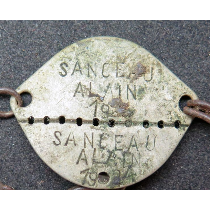Plaque d'identité métallique de Sanceau Alain 1924 Quinper 690