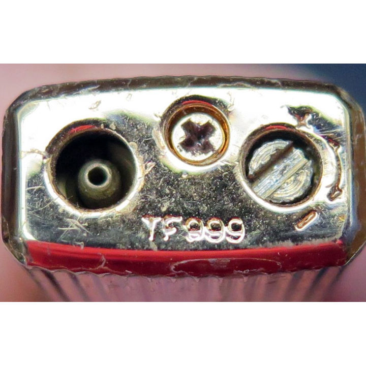 BRIQUET : briquet doré TF 999 7,8 x 1,5 x 0,8 cm