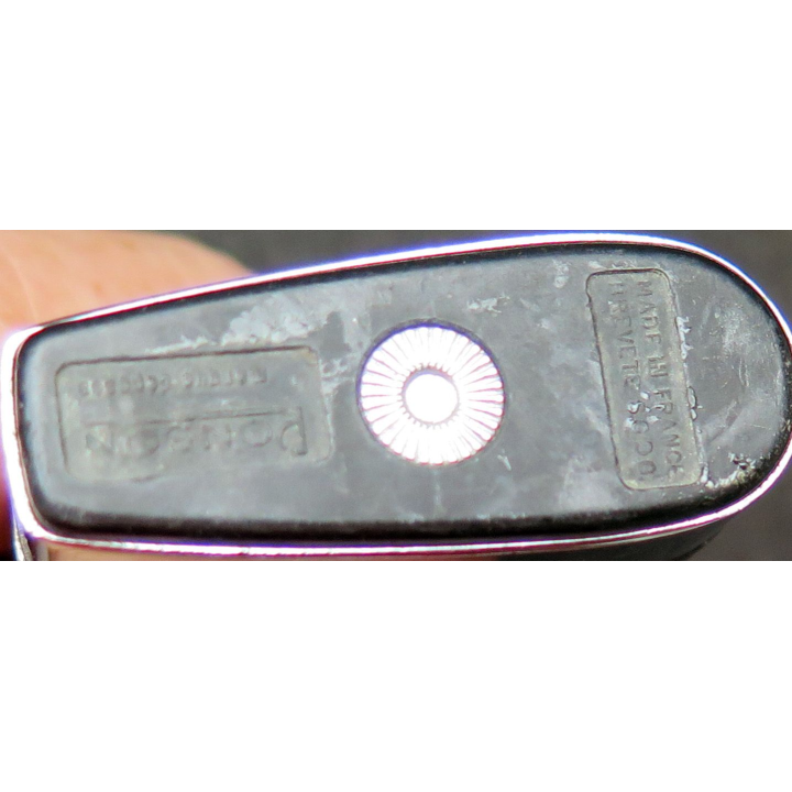 BRIQUET : briquet en acier noir et argenté Ronson 6 x 4 x 1 cm