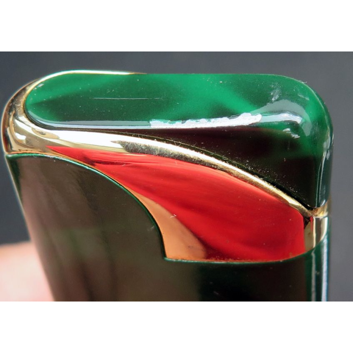 BRIQUET : briquet vert et doré 6,8 x 3 x 1,2 cm