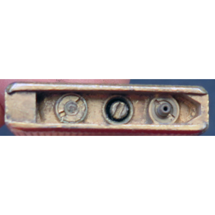 BRIQUET : briquet en métal doré 3 x 6,9 x 0,7 cm
