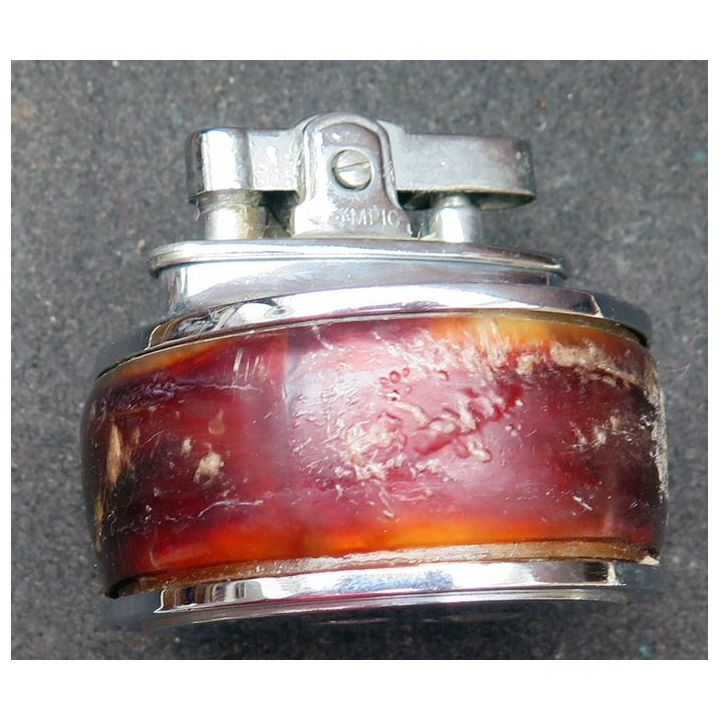 BRIQUET : briquet de table en acier recouvert de plastique