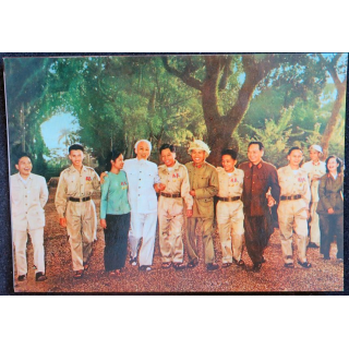 Président Ho Chi Minh avec les soldats héroïques du Sud Vietnam