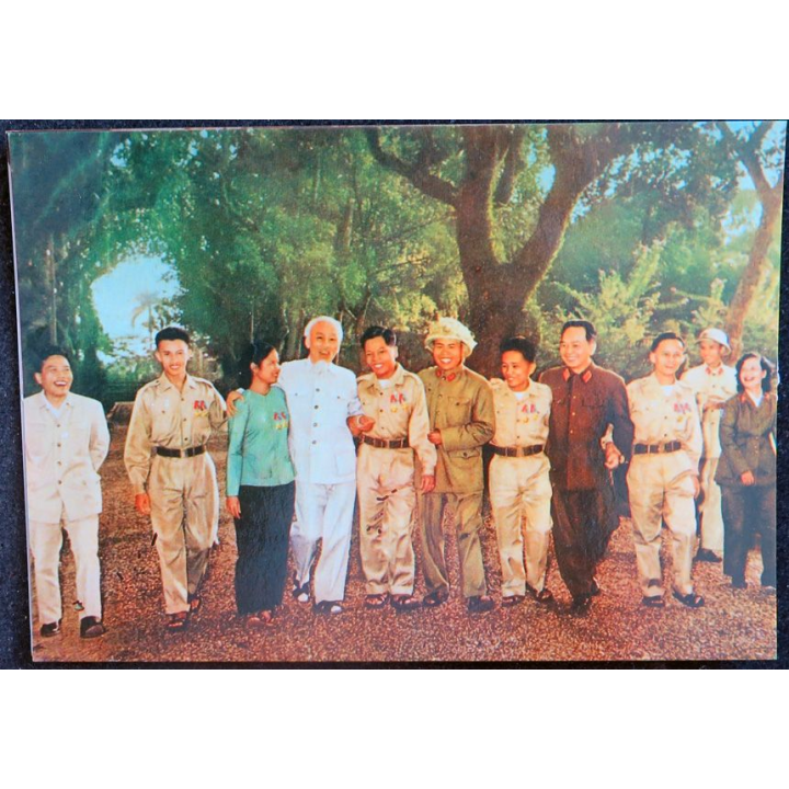 Président Ho Chi Minh avec les soldats héroïques du Sud Vietnam