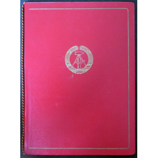 RDA : pochette cartonnée de médaille militaire (sans le diplôme) de la république démocratique allemande