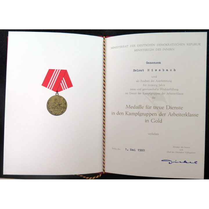 RDA : diplôme attribué de la médaille pour les loyaux services dans les groupes de combat