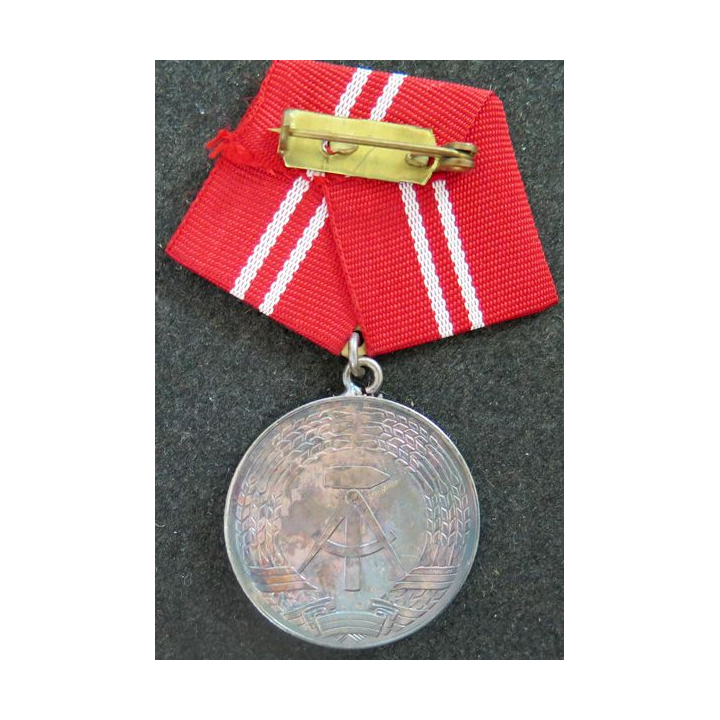 RDA : médaille et diplôme attribué de la médaille argent pour les loyaux services