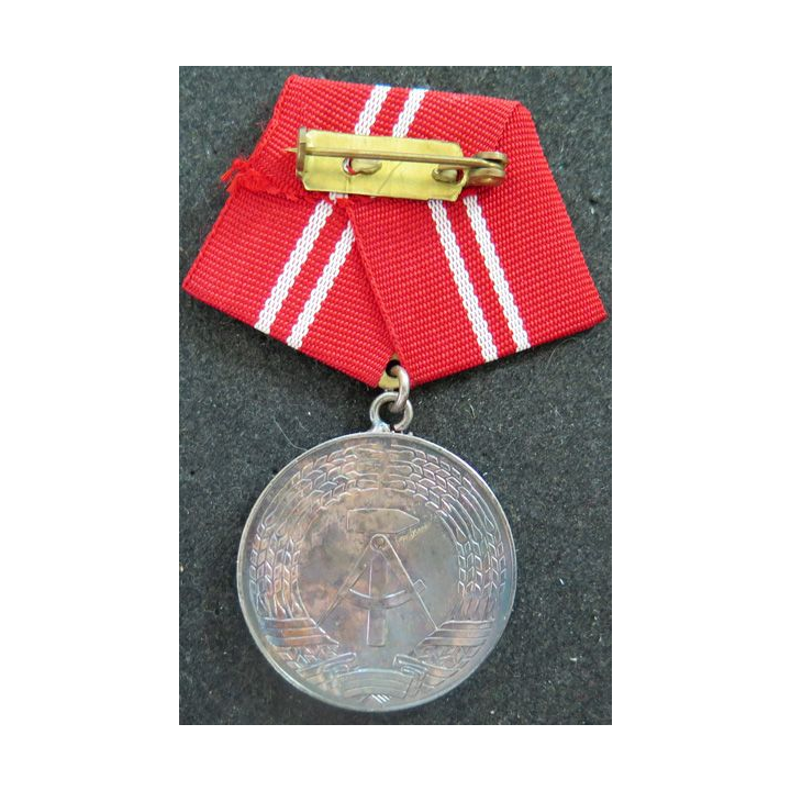 RDA : médaille et diplôme attribué de la médaille argent pour les loyaux services