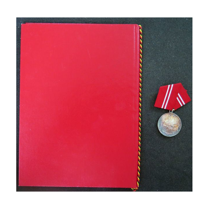 RDA : médaille et diplôme attribué de la médaille argent pour les loyaux services