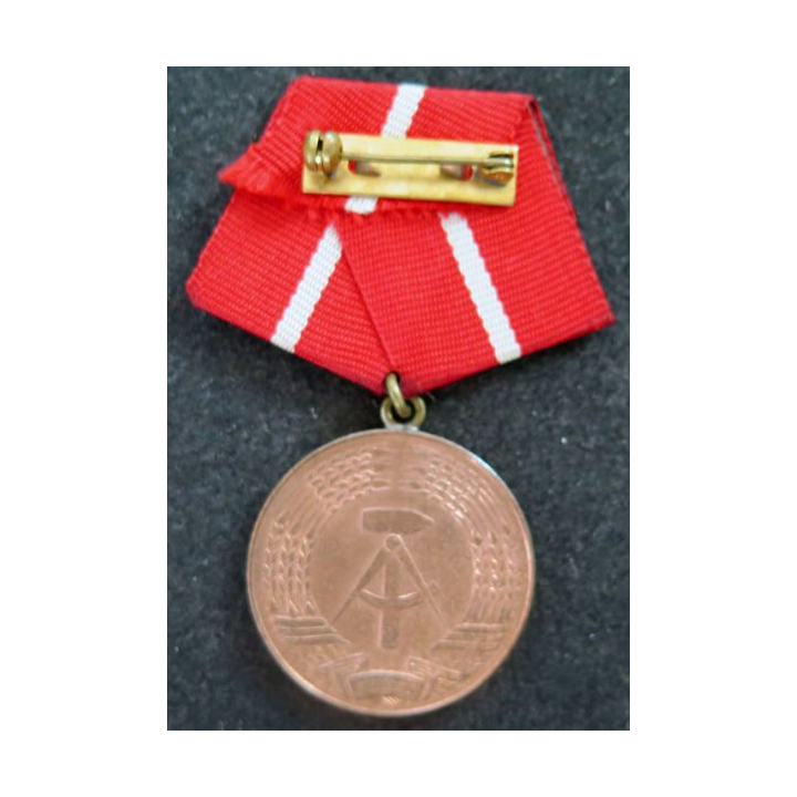 médaille et diplôme attribué de la médaille bronze pour les loyaux services