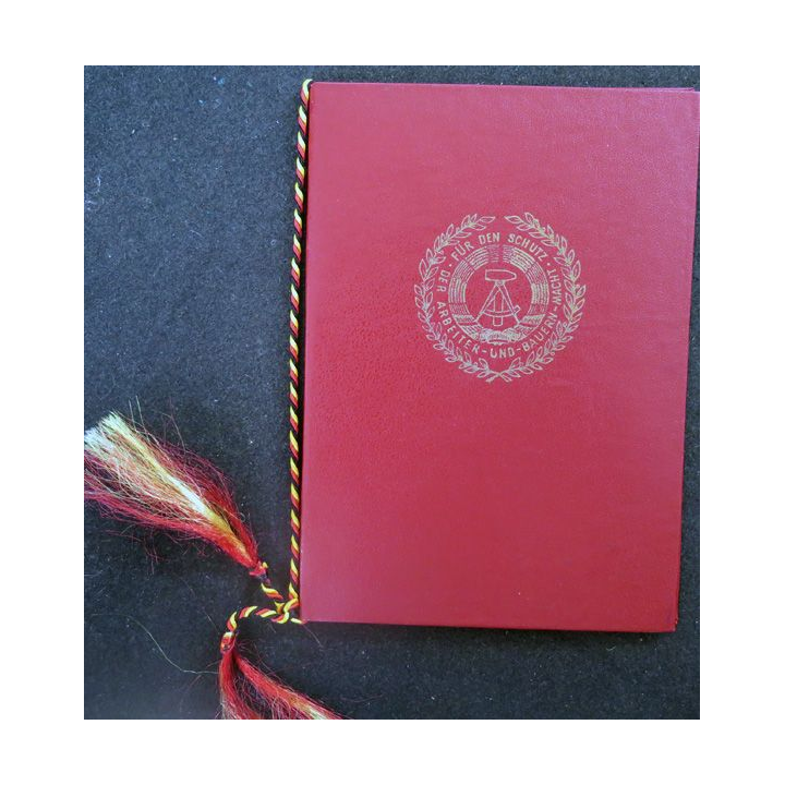RDA : pochette cartonnée avec diplôme de la médaille jubilée des 30 années dans l'armée populaire