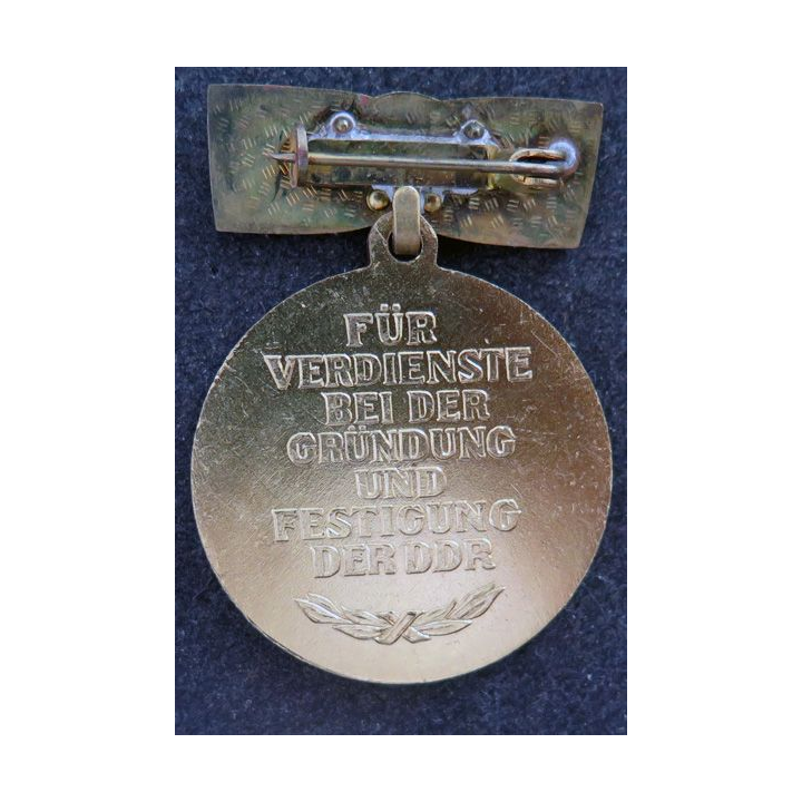 RDA : médaille et diplôme attribué de la médaille du 30° annniversaire de la Fondation de la RDA