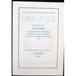 RDA : diplôme vierge de la médaille d'argent Pestalozzi pour bons et Loyaux services de dimension 21 x 15 cm